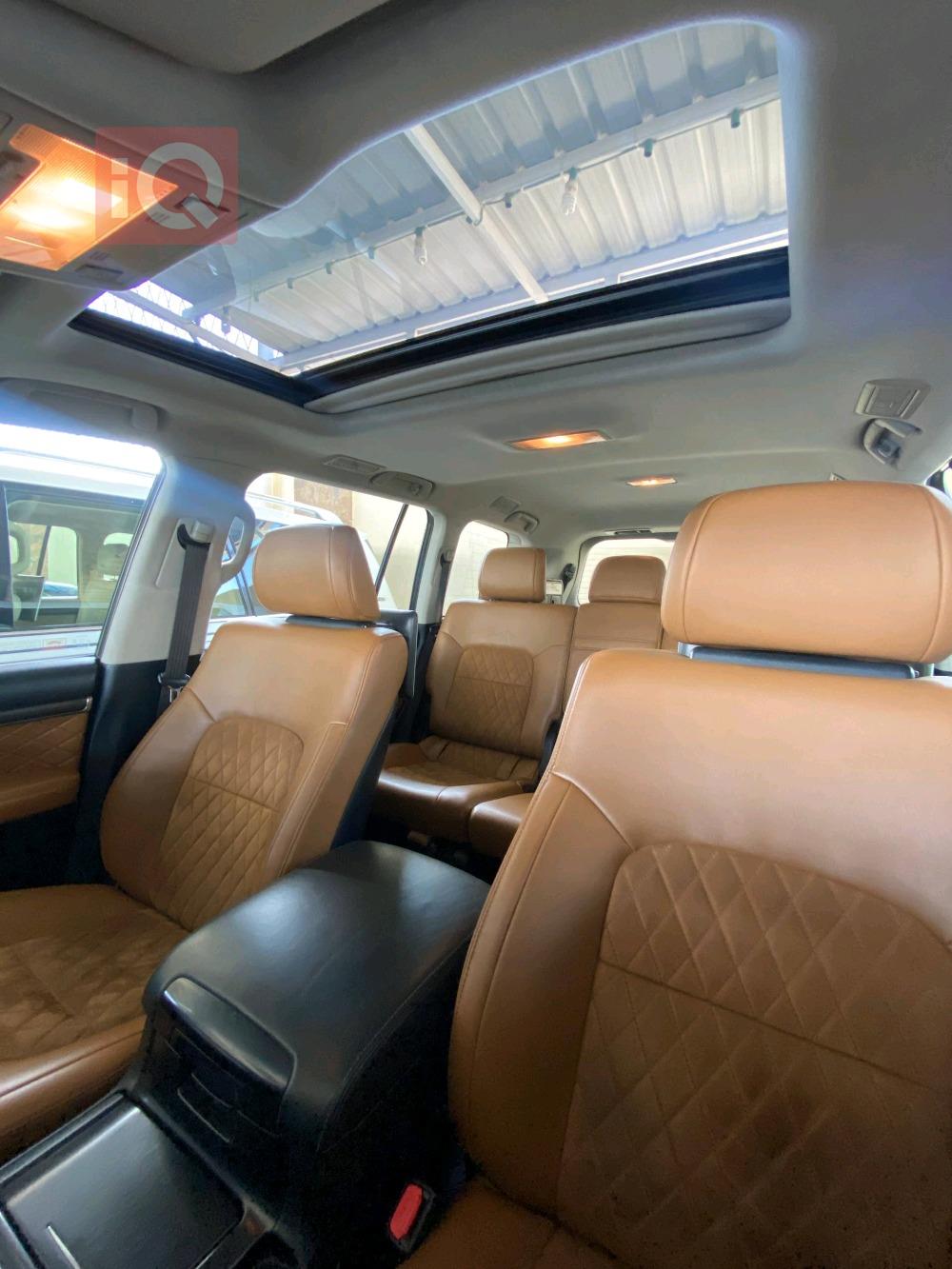 تۆیۆتا لاند کروزەر